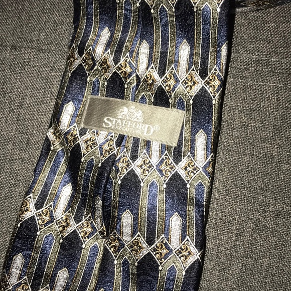 EUC Stafford Men’s Tie - Picture 5 of 5